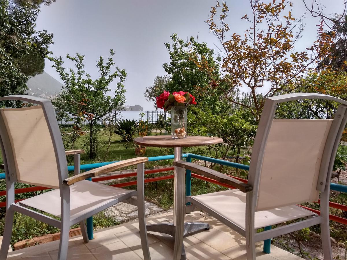 Palmyra Beachfront Studios Nydri  Zewnętrze zdjęcie
