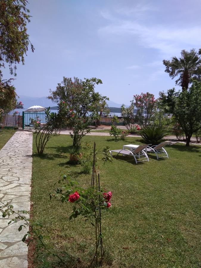 Palmyra Beachfront Studios Nydri  Zewnętrze zdjęcie